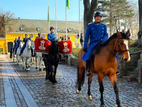 Byridt i Næstved med Gardehusarregimentets Hesteskadron 11. februar kl. 11:00