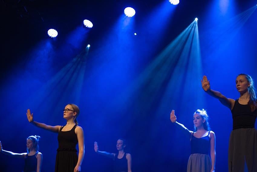Unge kan meget mere end man går og tror - En danseforestilling 18. marts kl. 19:30